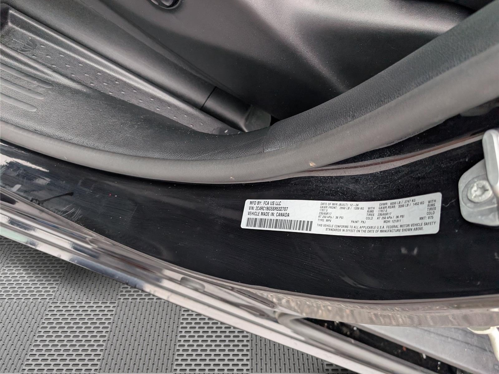 Used 2025 Chrysler Pacifica Select FWD image 17