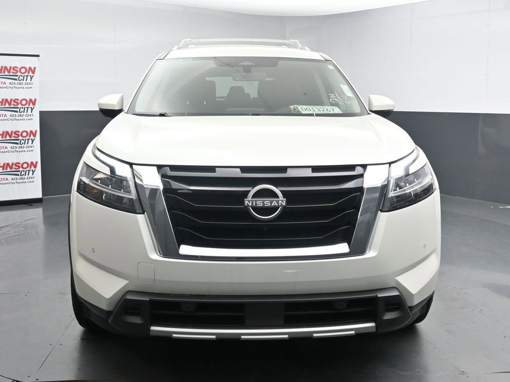 Used 2023 Nissan Pathfinder SL image 3