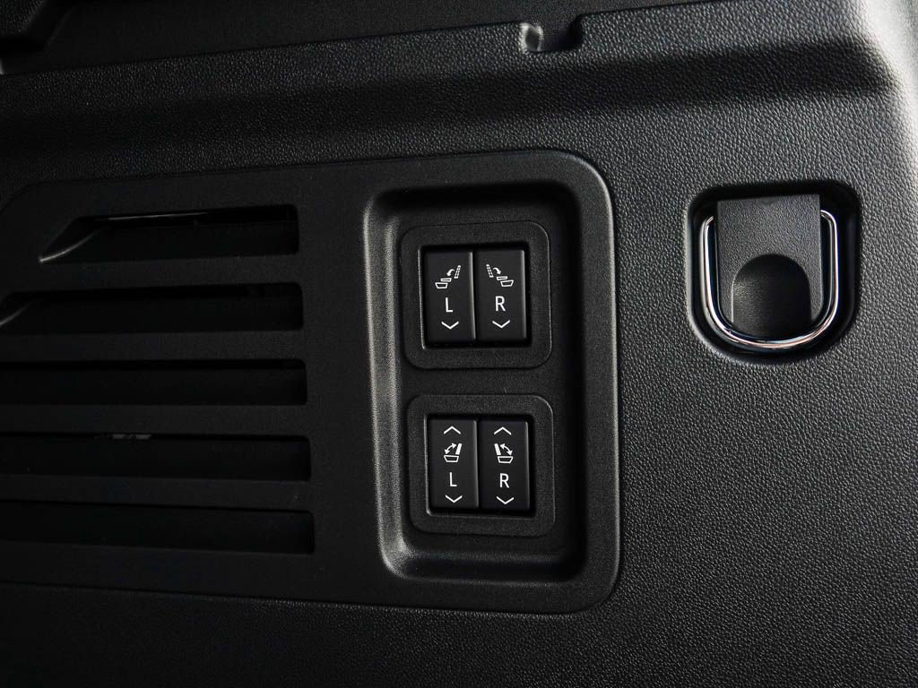 New 2026 Chevrolet Traverse RS w/ LPO, Floor Liner Package AWD/4WD image 9