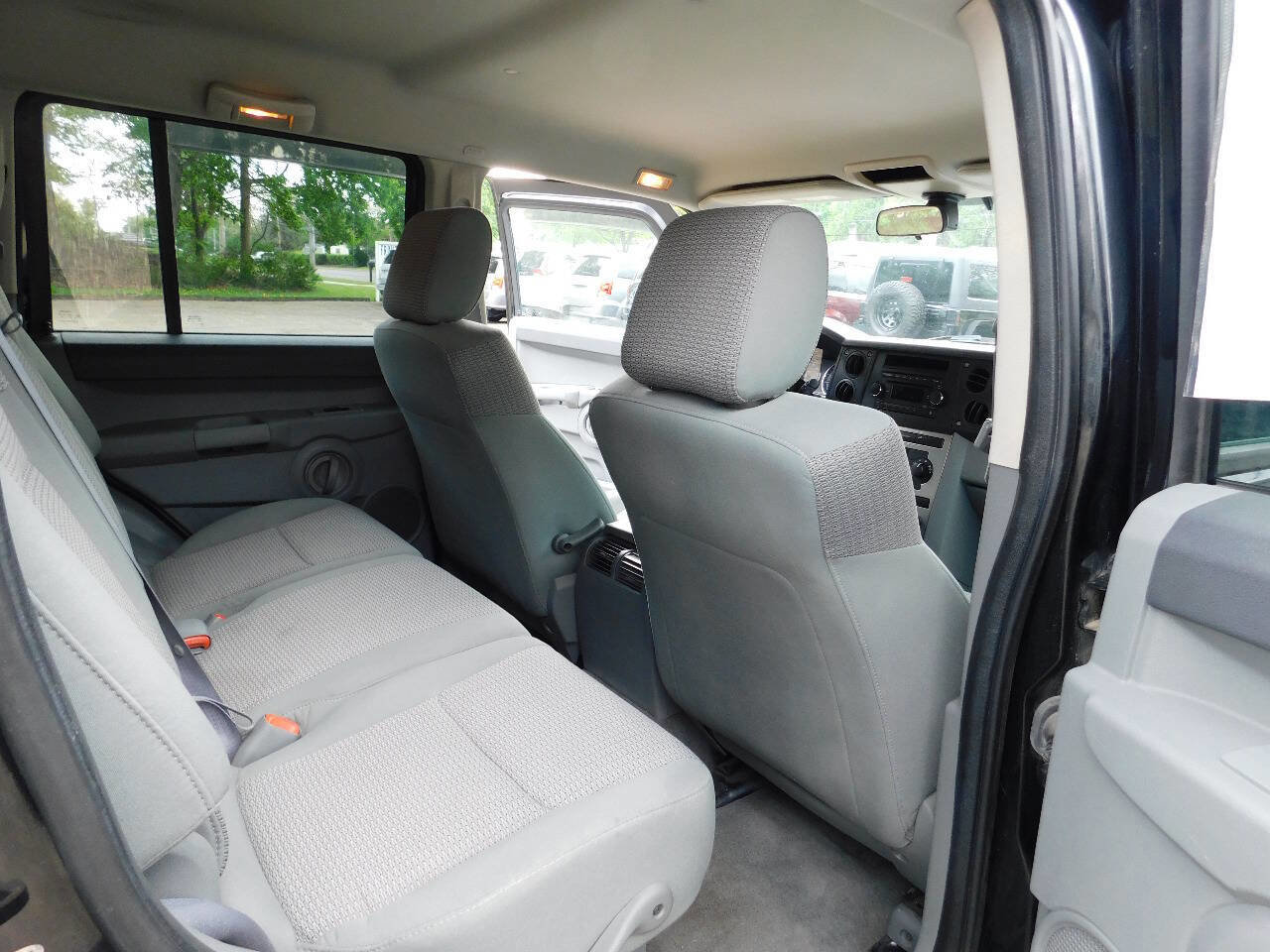Used 2006 Jeep Commander 4WD w/ Popular Equipment Group image 26