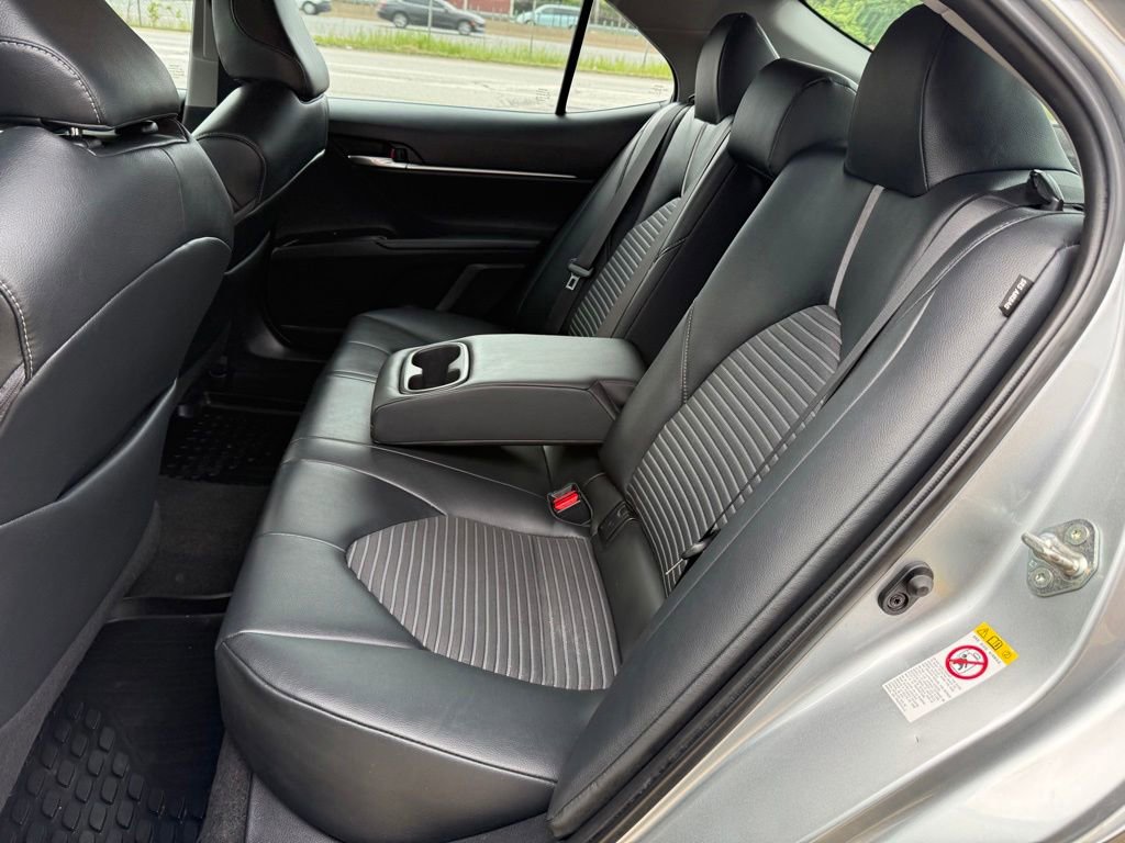 Used 2018 Toyota Camry SE FWD image 19