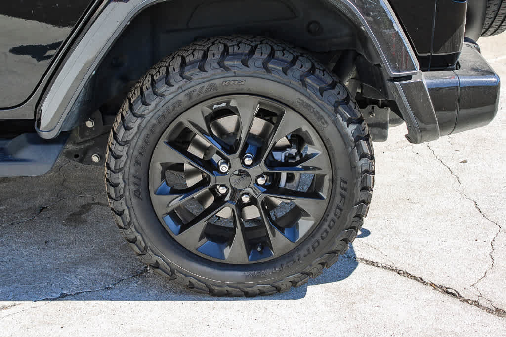 Used 2022 Jeep Wrangler Unlimited Sahara AWD/4WD image 6