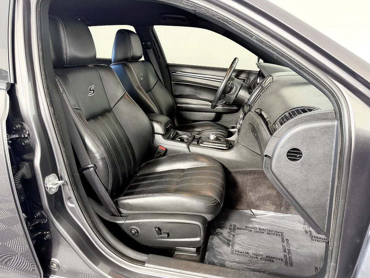 Used 2017 Chrysler 300 S RWD image 44