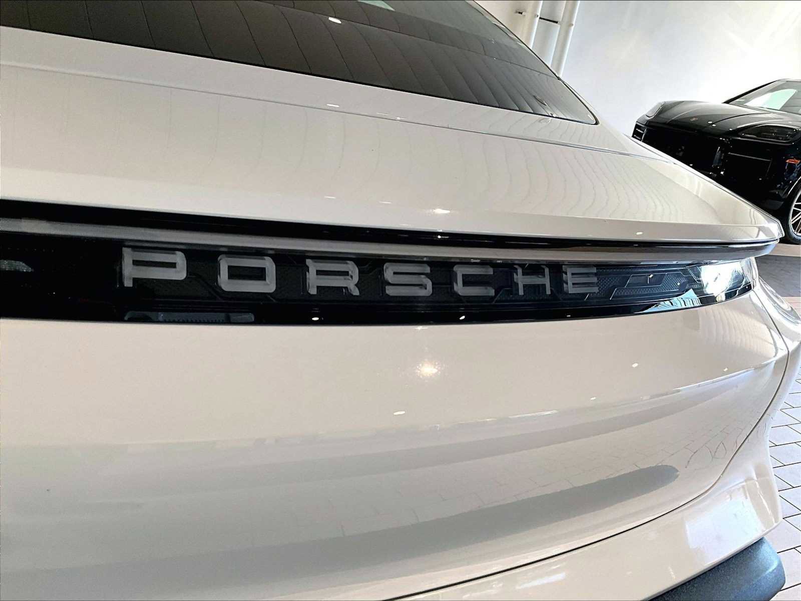 Used 2025 Porsche Taycan image 37