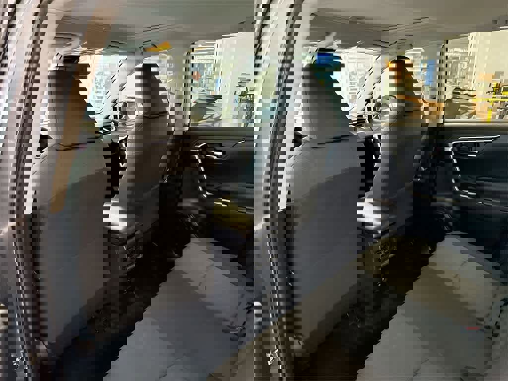 Used 2019 Toyota RAV4 XLE image 19