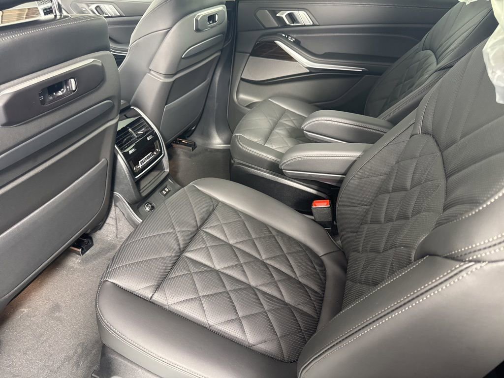New 2026 BMW X7 xDrive40i w/ Premium Package AWD/4WD image 17