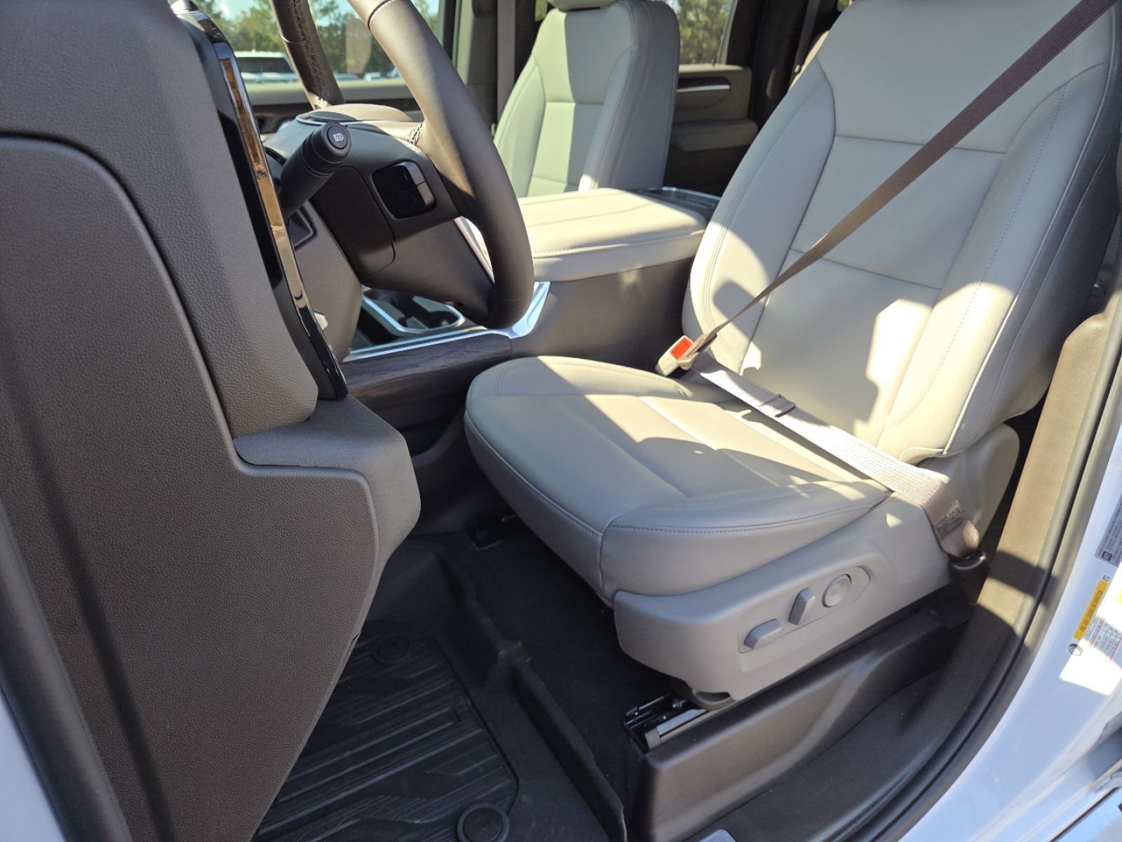 New 2026 GMC Sierra 2500 SLT w/ SLT Premium Package image 33