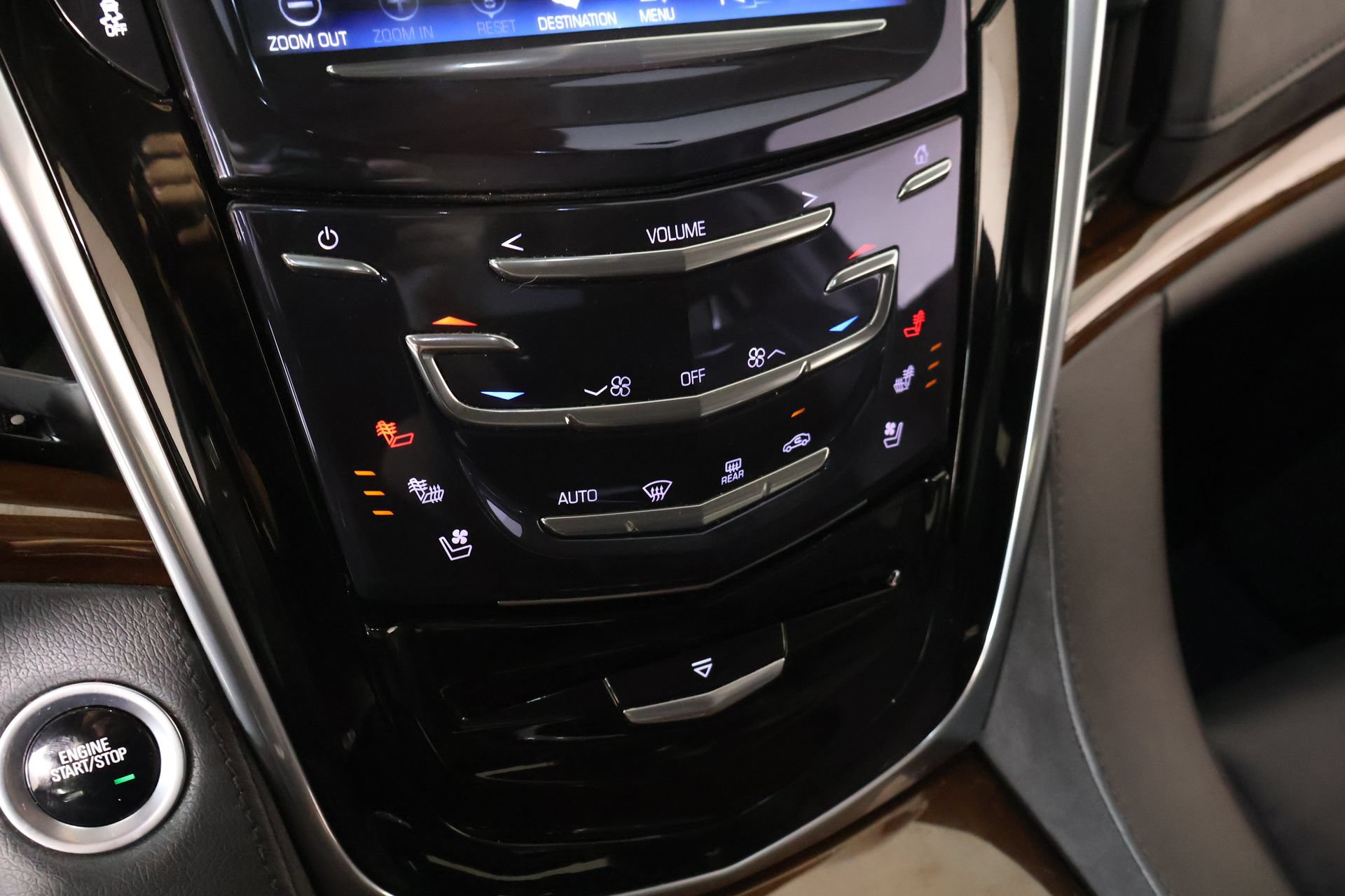 Used 2020 Cadillac Escalade Premium Luxury w/ LPO, Radiant Package AWD/4WD image 8