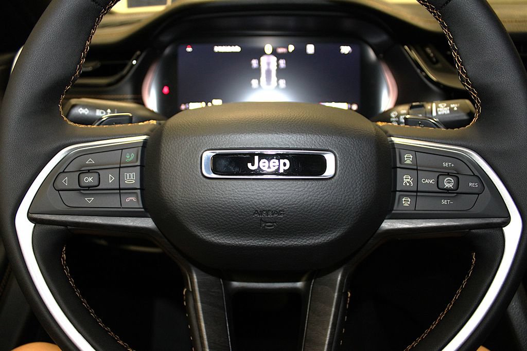 New 2026 Jeep Grand Cherokee Limited AWD/4WD image 11