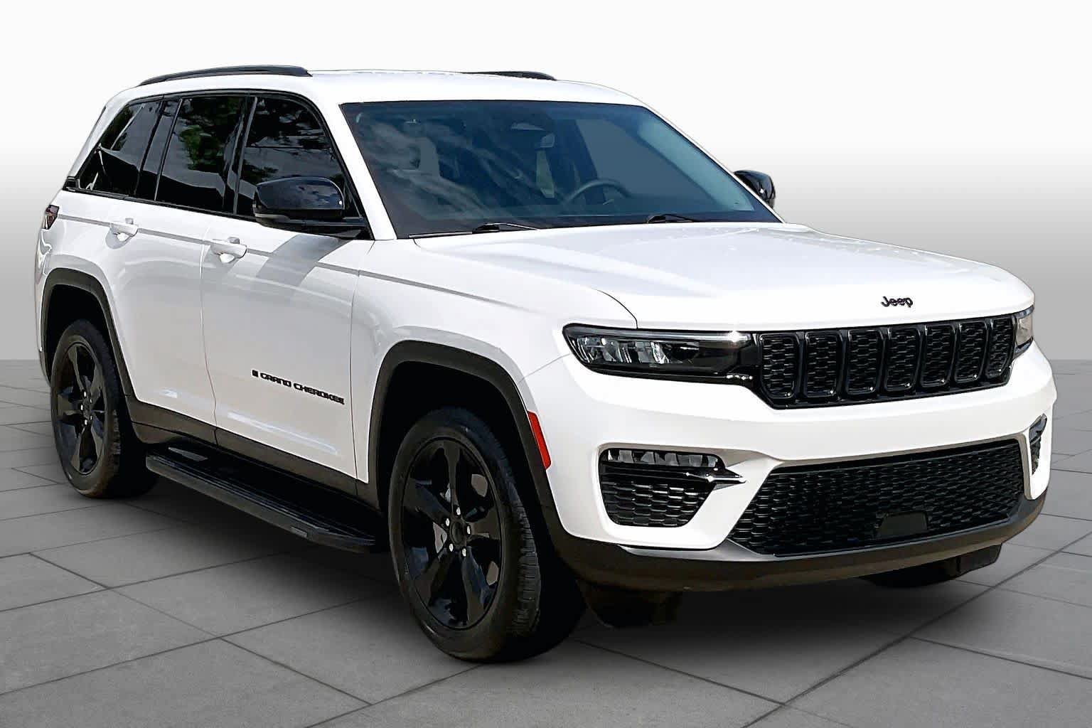 Used 2023 Jeep Grand Cherokee Limited w/ Black Appearance Package AWD/4WD image 3