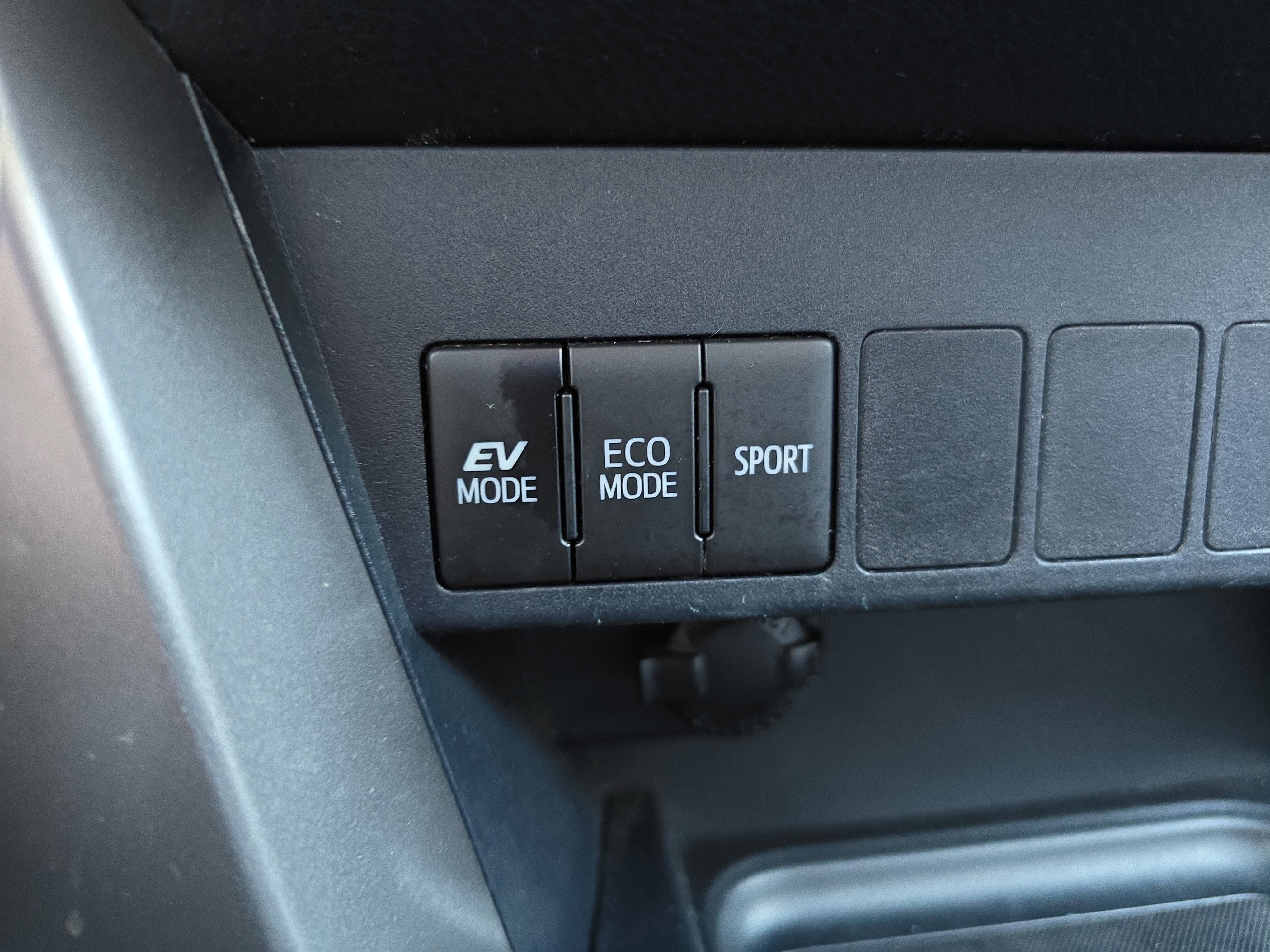 Used 2018 Toyota RAV4 XLE image 27