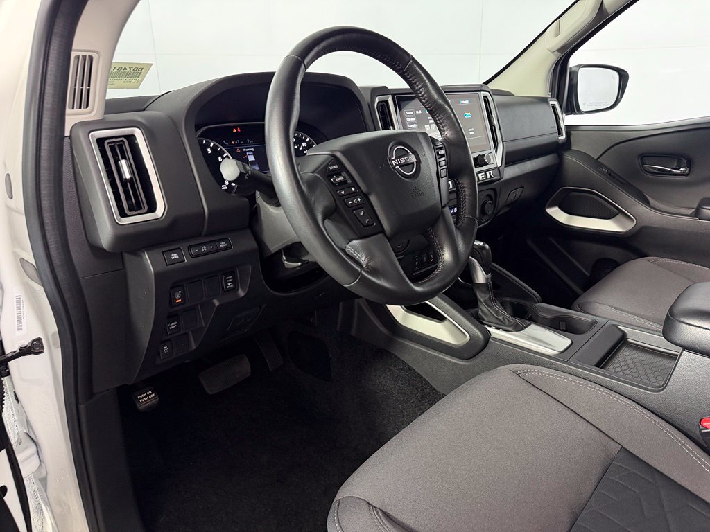Used 2025 Nissan Frontier SV w/ SV Convenience Package RWD image 12
