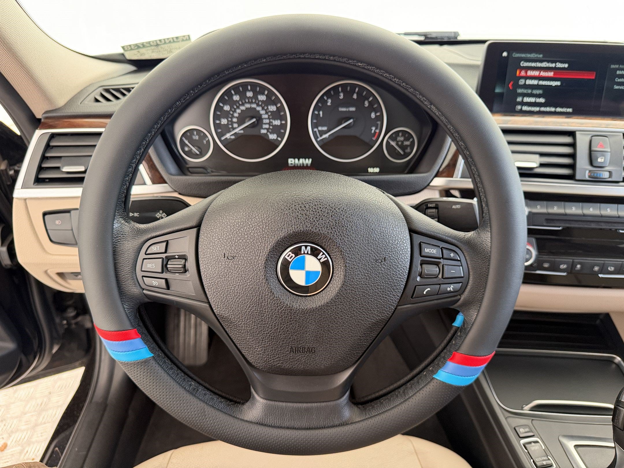 Used 2018 BMW 320i Sedan RWD image 11