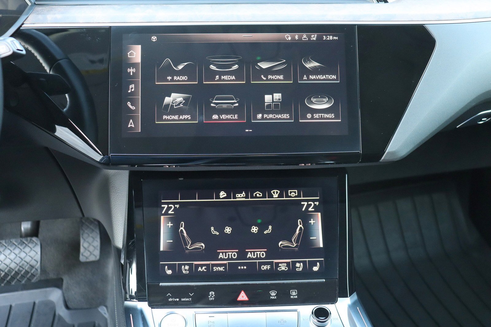 Used 2019 Audi e-tron Prestige w/ Prestige Package image 32