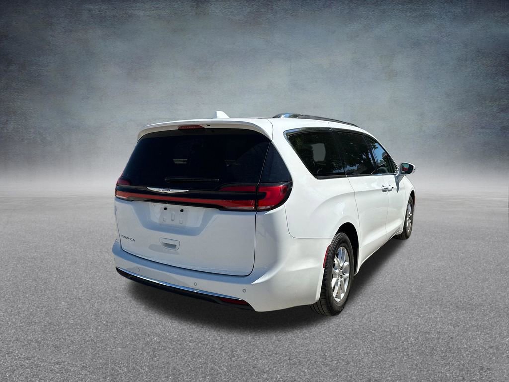 Used 2021 Chrysler Pacifica Touring-L FWD image 5