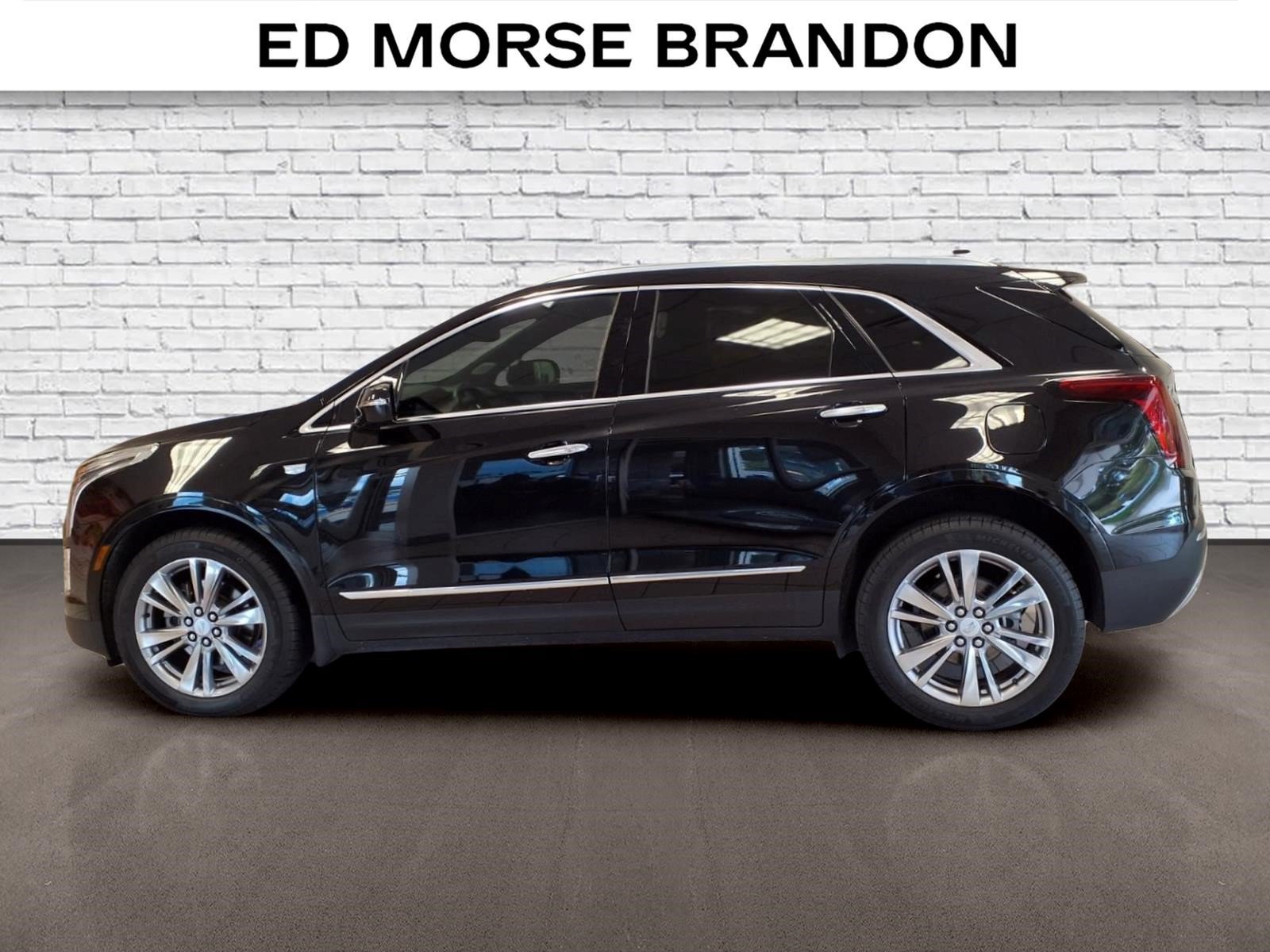 Certified 2024 Cadillac XT5 Premium Luxury FWD image 2