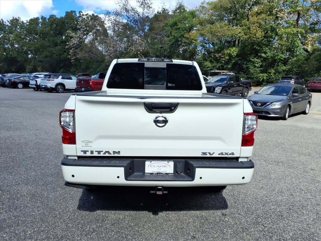 Used 2022 Nissan Titan SV w/ Accessory Utility Package image 4