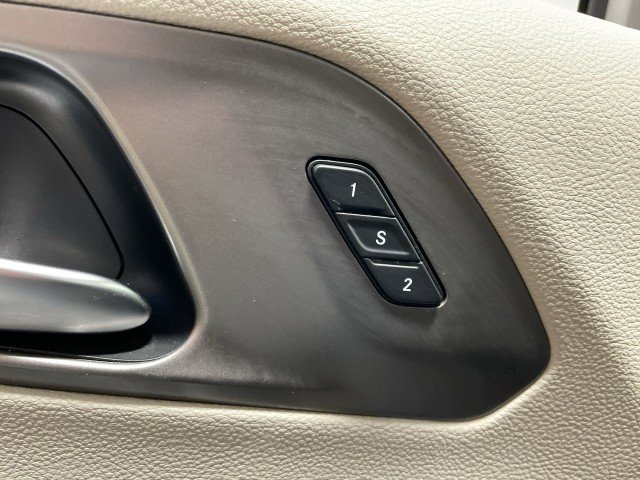 Used 2021 Chrysler Pacifica Touring-L image 37