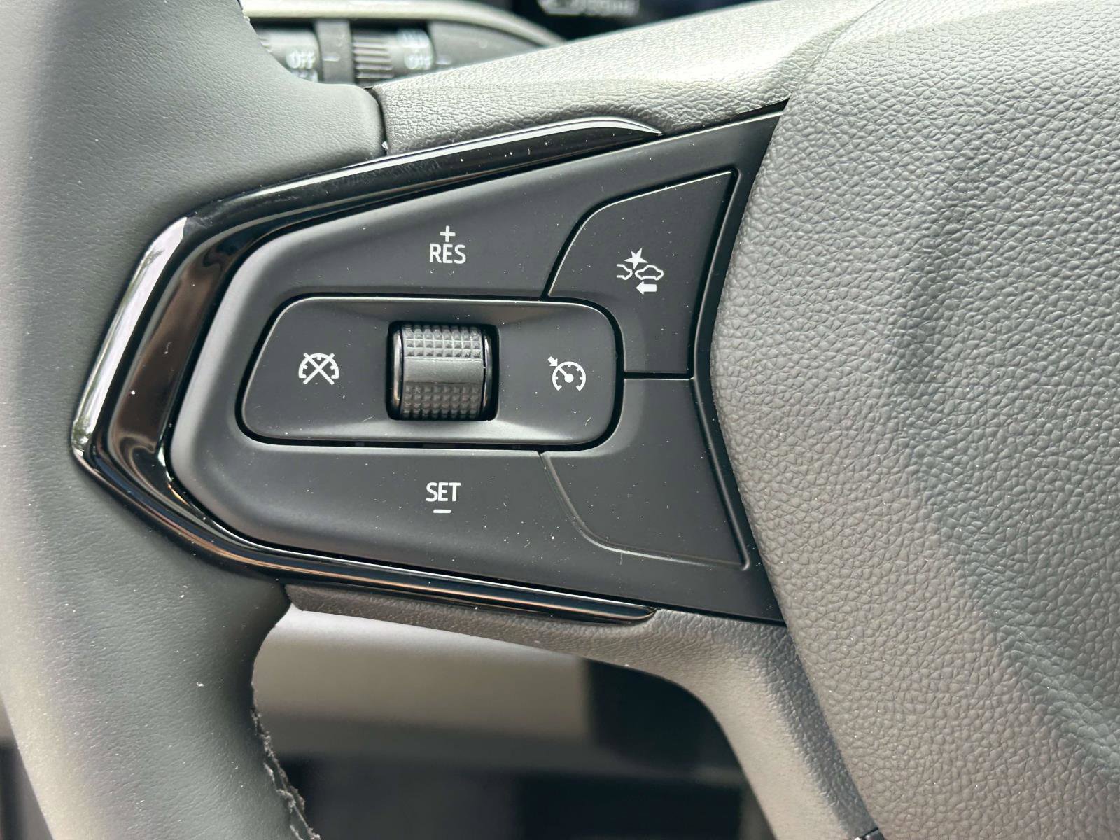 New 2027 Chevrolet Bolt LT w/ Comfort Package FWD image 21