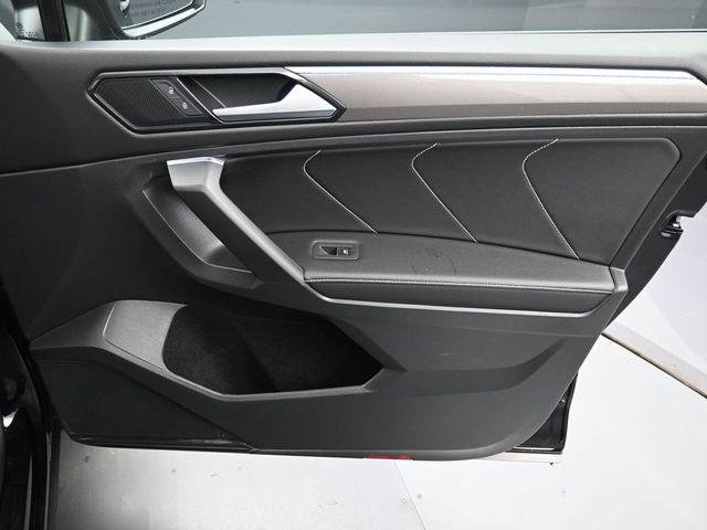 Used 2022 Volkswagen Tiguan SE R-Line image 37