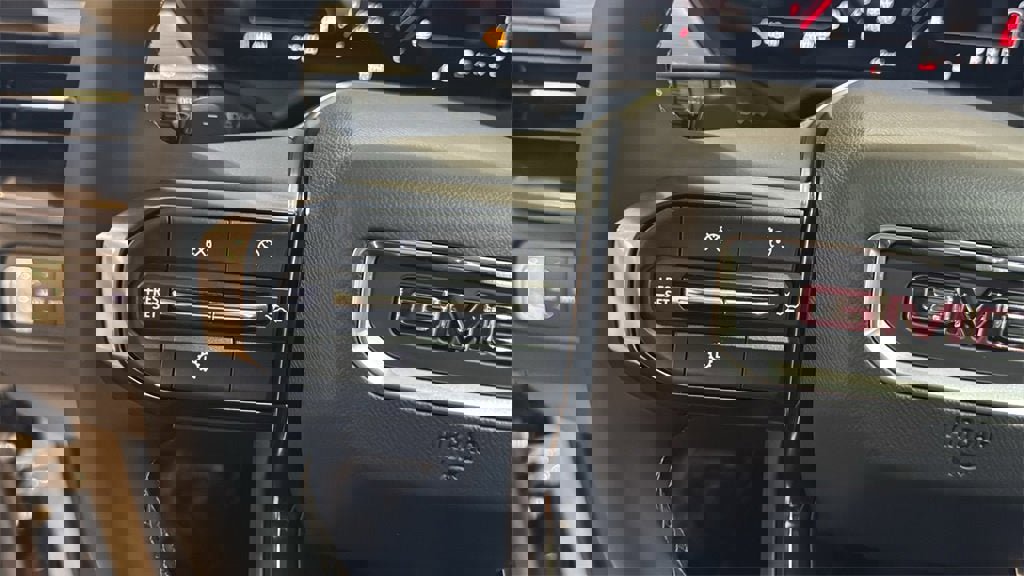 New 2026 GMC Acadia AT4 w/ Luxury Package image 32