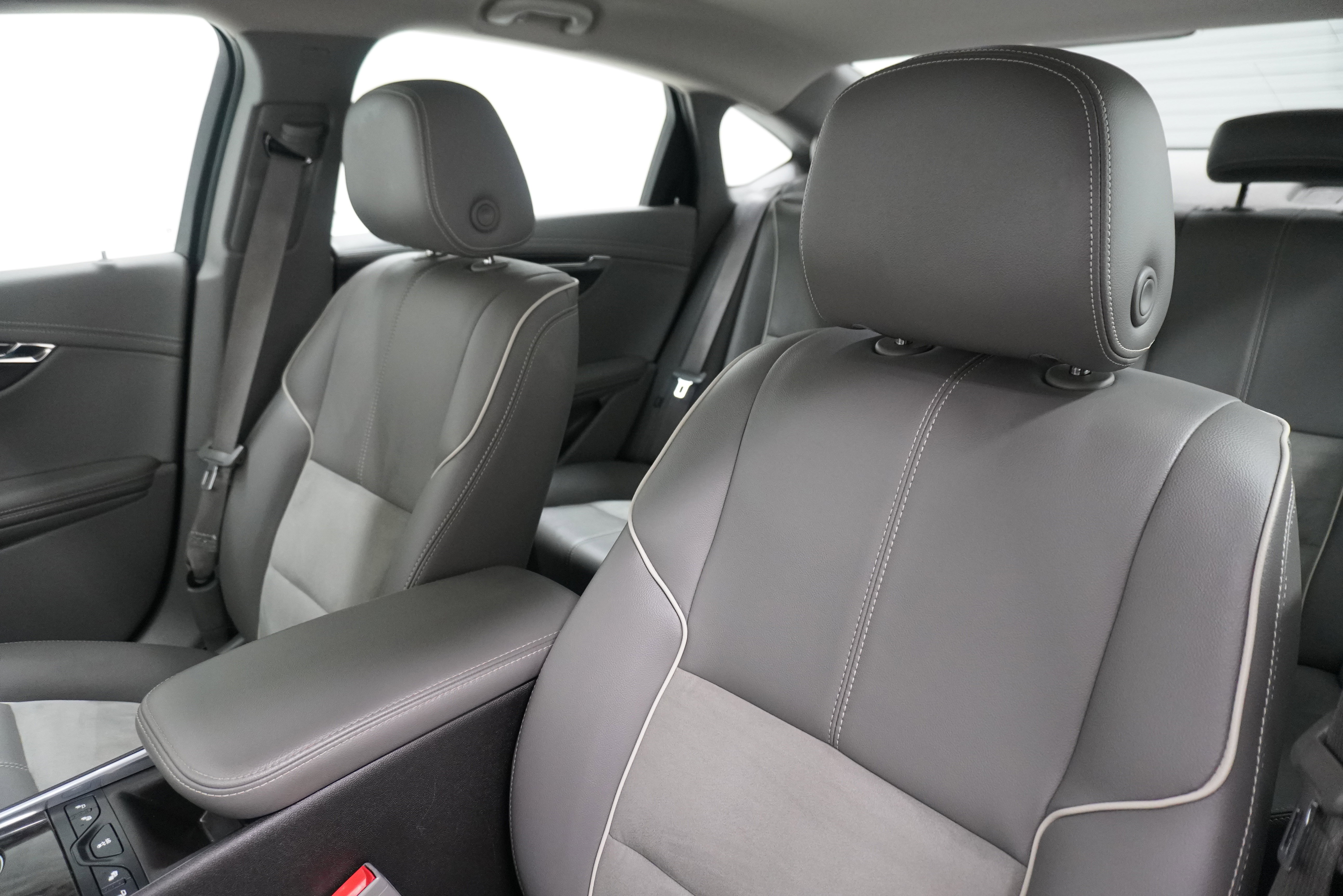 Used 2015 Chevrolet Impala LT image 10