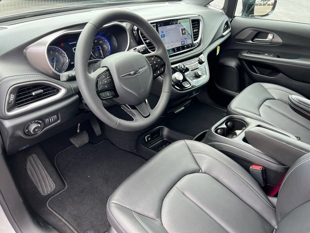 New 2026 Chrysler Pacifica Select w/ S Appearance Package FWD image 24