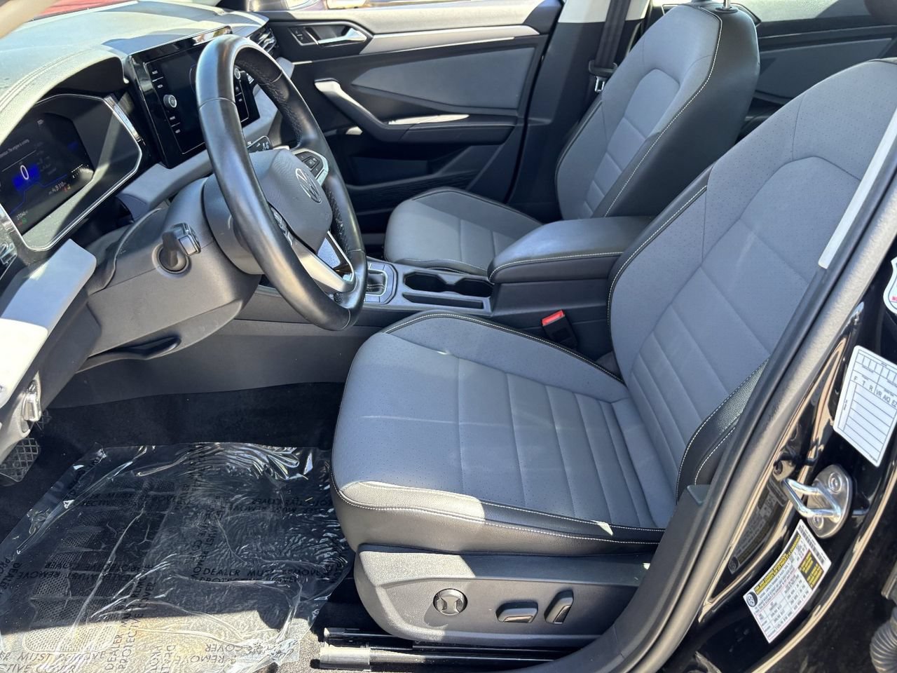 Used 2025 Volkswagen Jetta SE FWD image 17