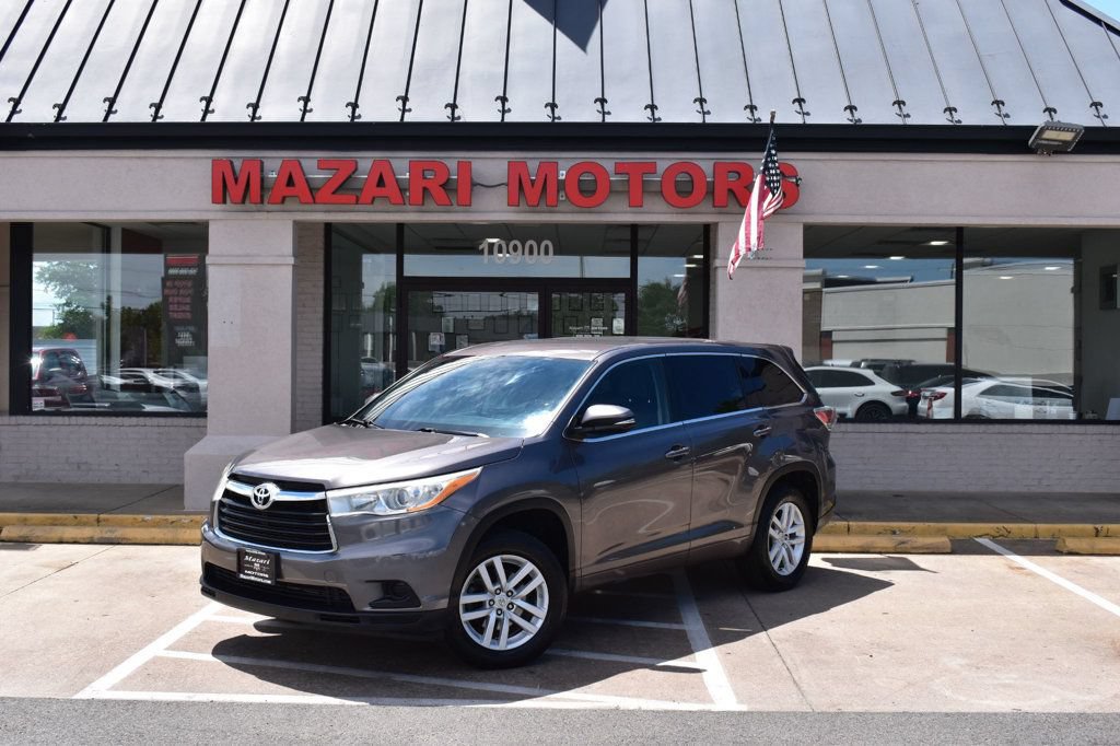 Used 2014 Toyota Highlander LE FWD image 2