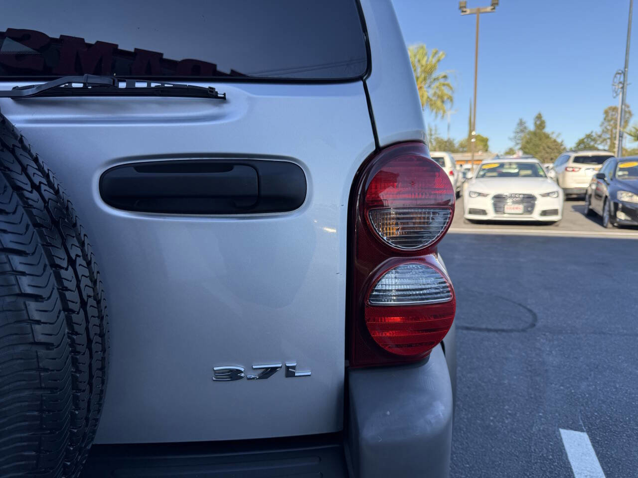 Used 2007 Jeep Liberty Sport AWD/4WD image 22