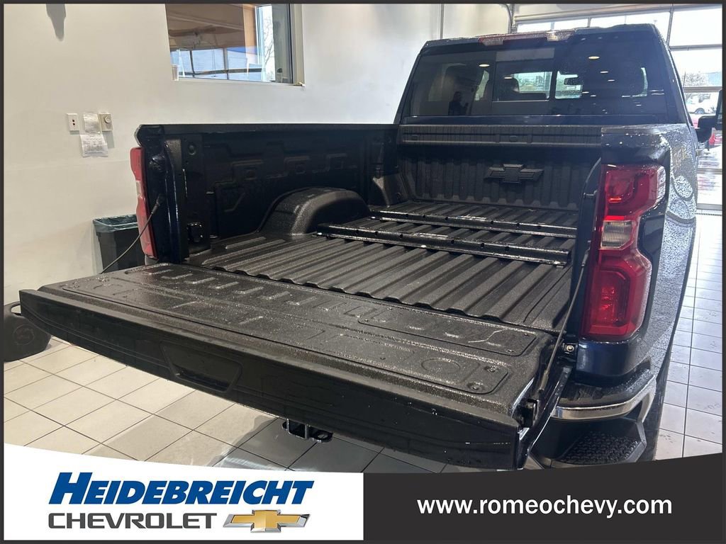 Used 2023 Chevrolet Silverado 2500 LTZ w/ LTZ Convenience Package image 15