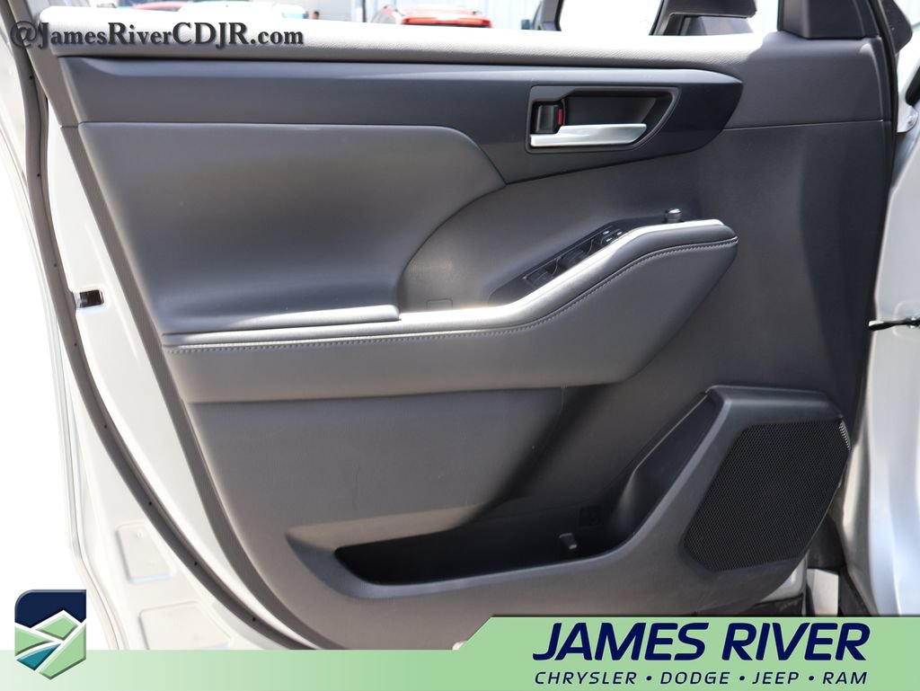 Used 2025 Toyota Highlander XSE AWD/4WD image 22
