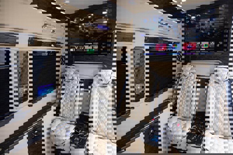 Used 2023 Mercedes-Benz Sprinter 3500 w/ Parking Package image 28