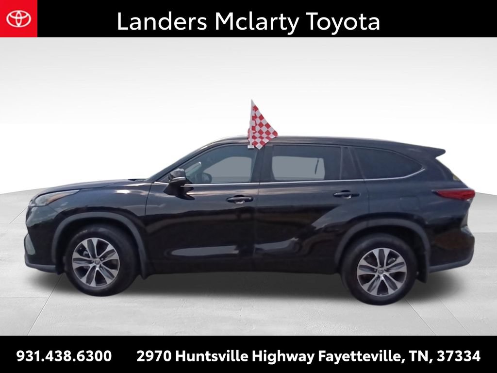 Used 2022 Toyota Highlander XLE AWD/4WD image 6