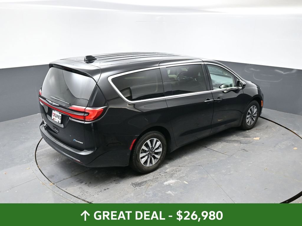 Used 2024 Chrysler Pacifica Select image 43