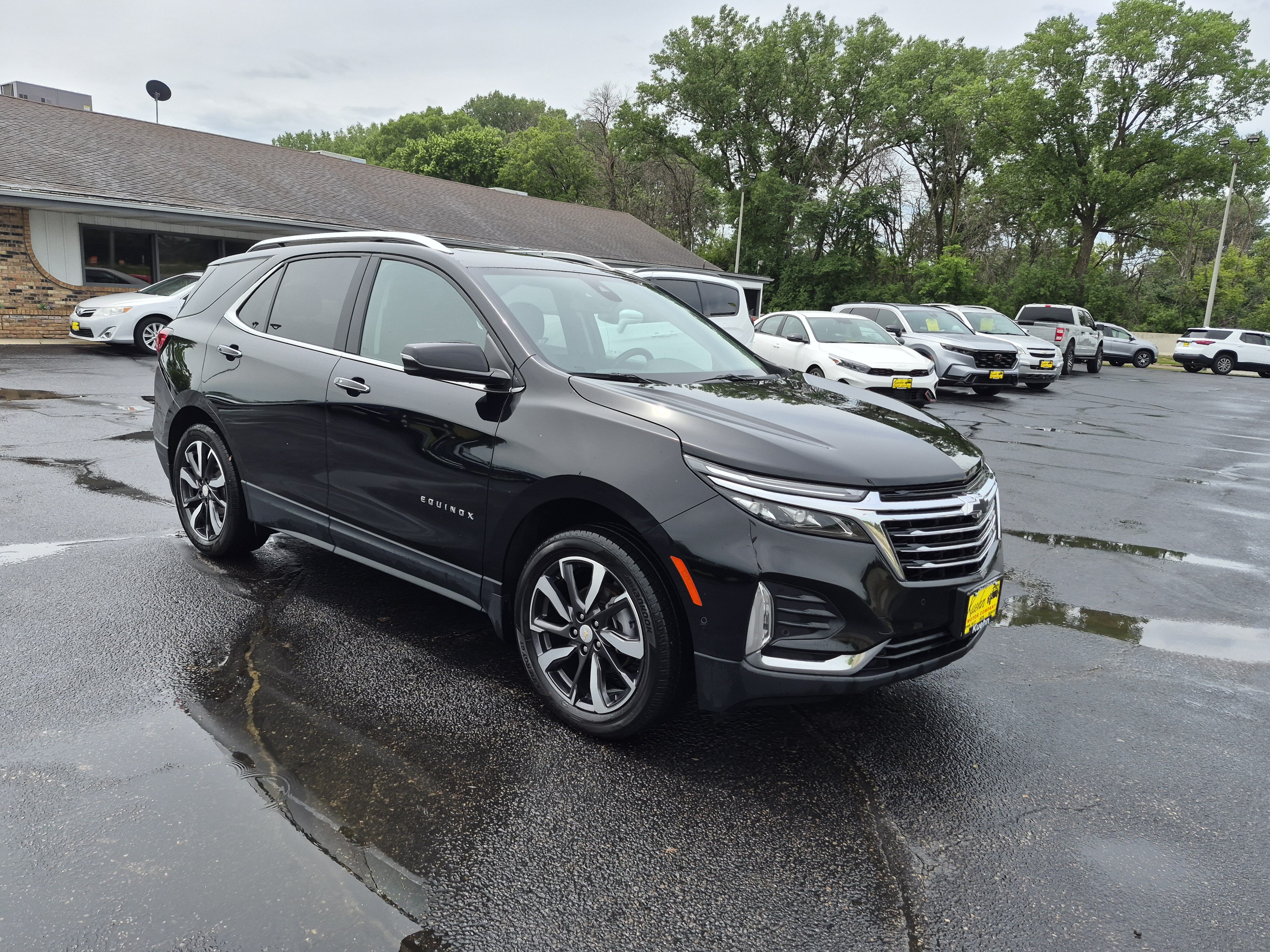Used 2023 Chevrolet Equinox Premier AWD/4WD image 2