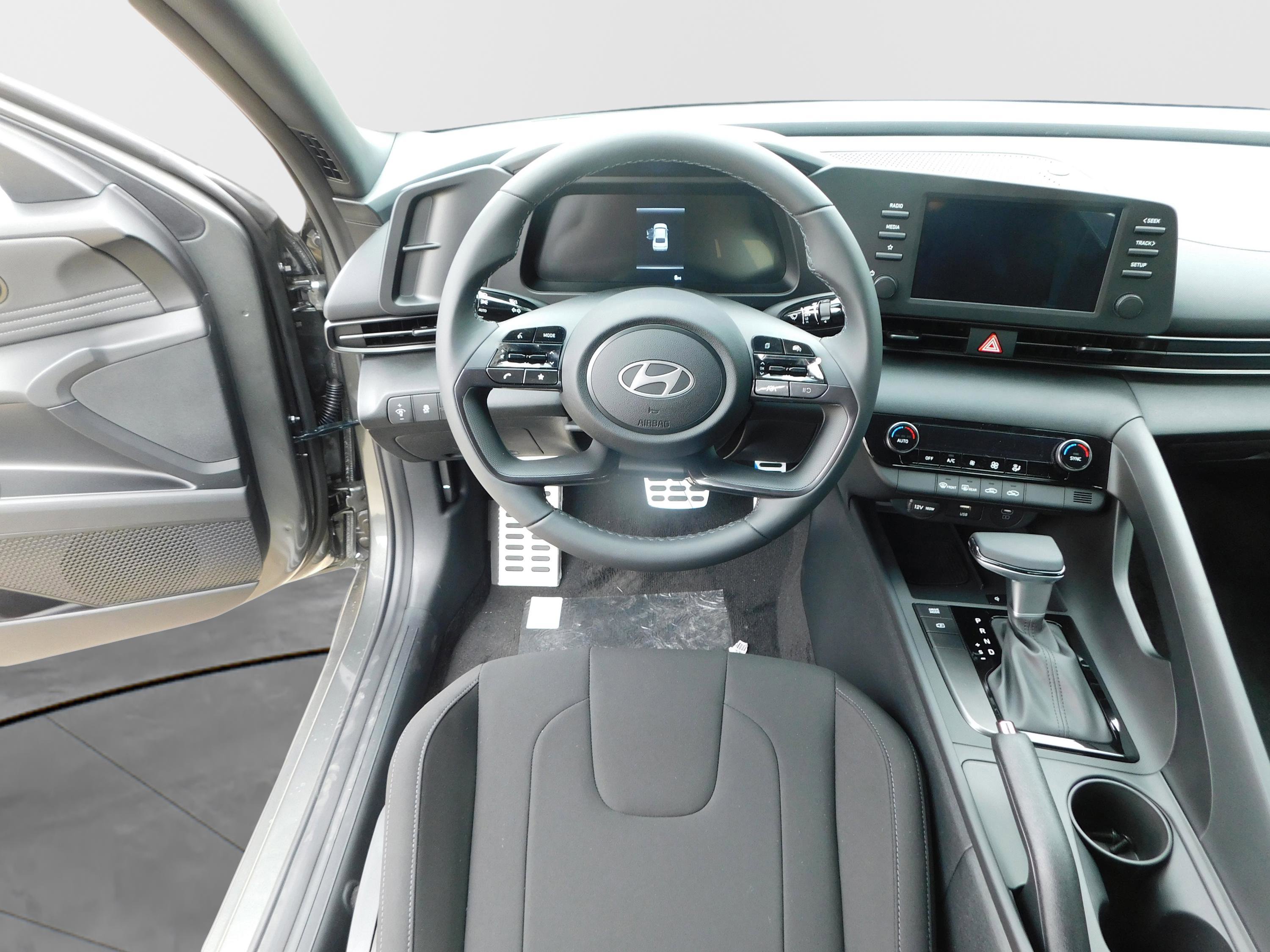 Certified 2025 Hyundai Elantra Sport image 12