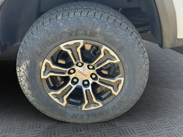 Certified 2024 GMC Canyon AT4 w/ AT4 Premium Package AWD/4WD image 30