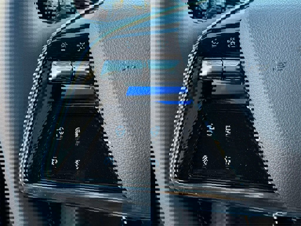 New 2026 Cadillac Optiq Luxury 2 image 17