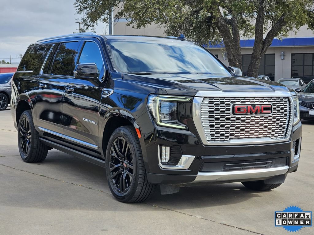 Used 2021 GMC Yukon XL Denali w/ Denali Premium Package image 3