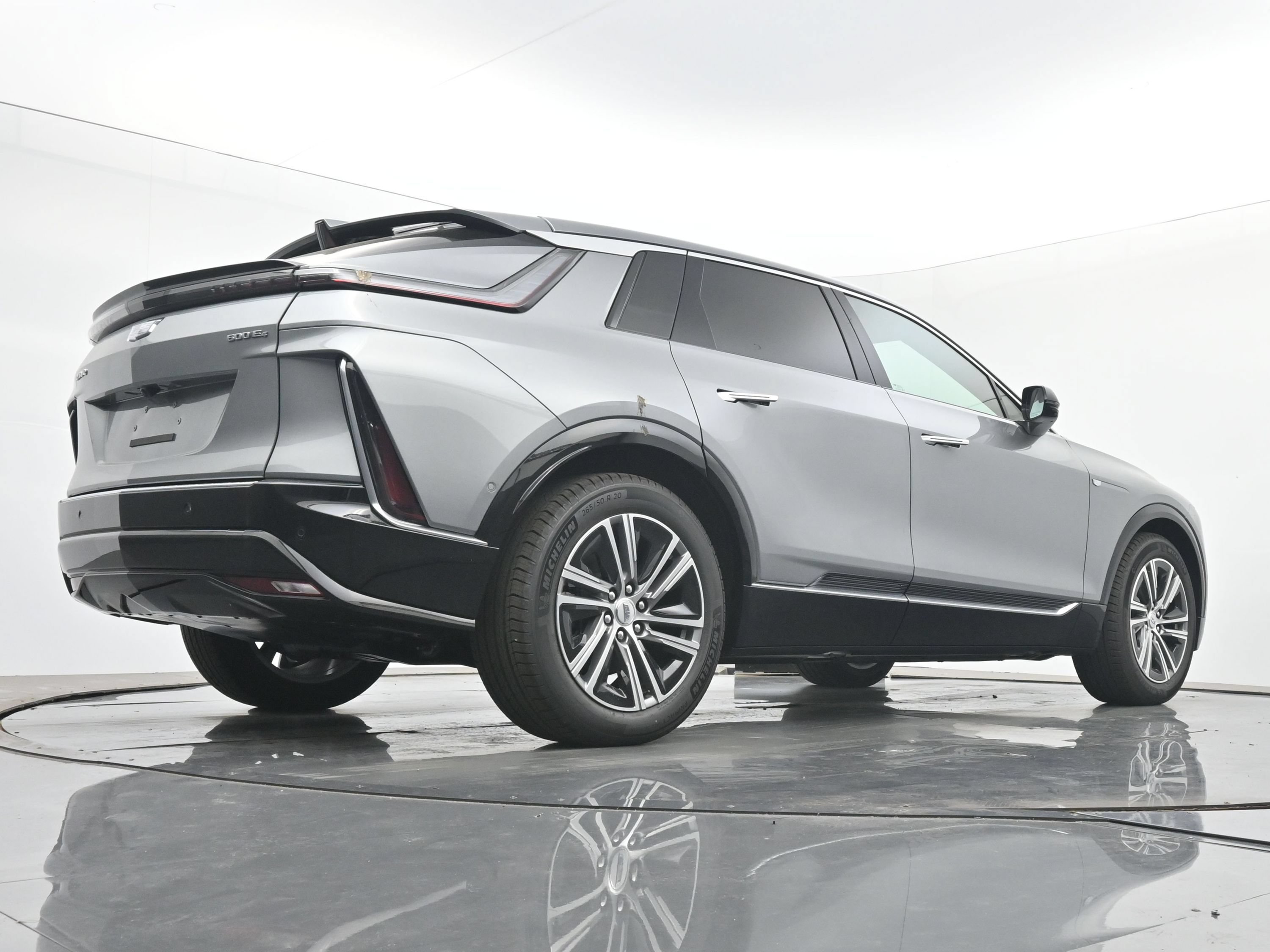 New 2026 Cadillac Lyriq Luxury w/ LPO, Floor Liner Package AWD/4WD image 19