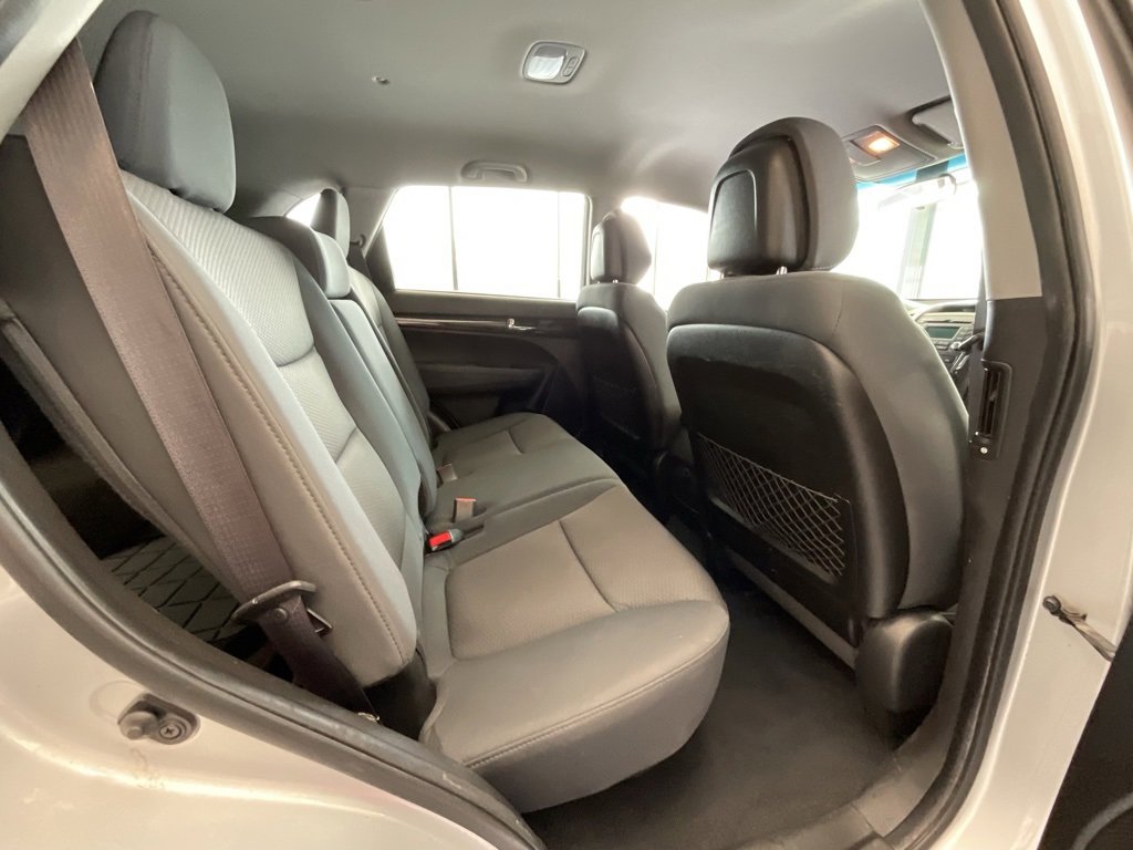 Used 2013 Kia Sorento LX image 18