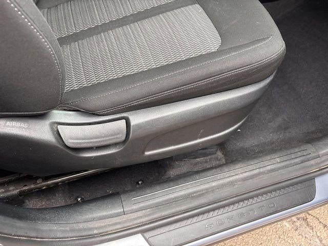 Used 2023 Kia Sorento LX image 39