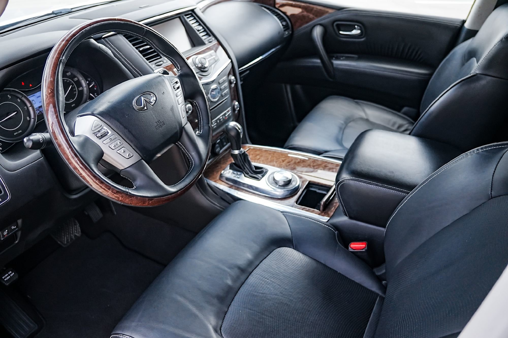 Used 2017 INFINITI QX80 4WD w/ Driver Assistance Package image 10