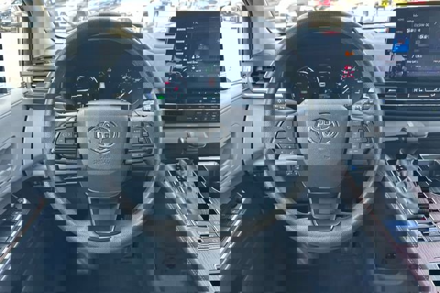 Used 2024 Toyota Sienna LE image 16