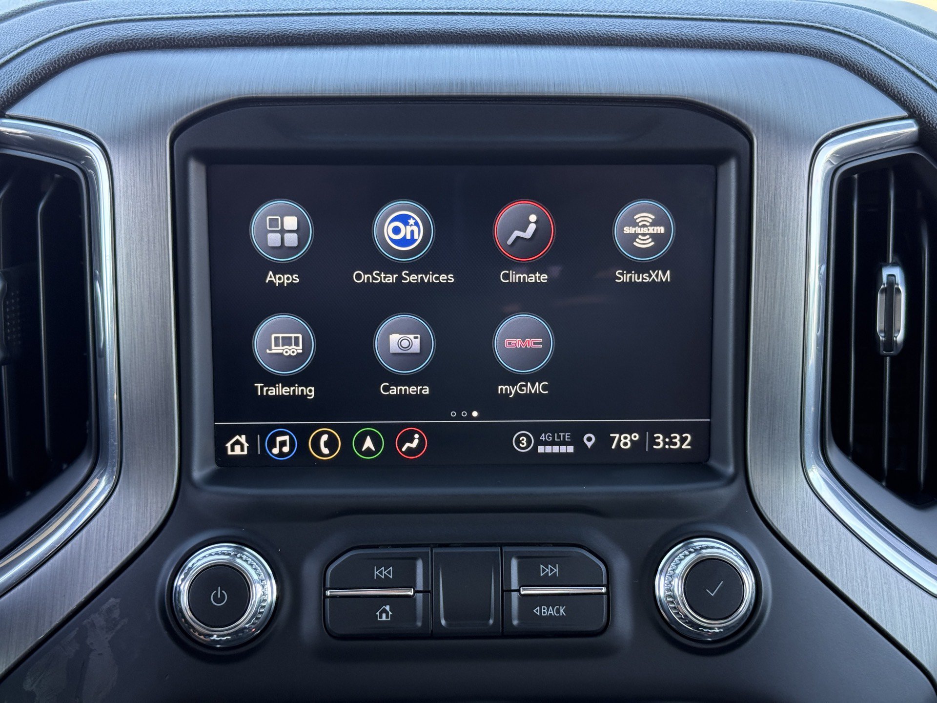 Used 2021 GMC Sierra 3500 Denali w/ Technology Package AWD/4WD image 17