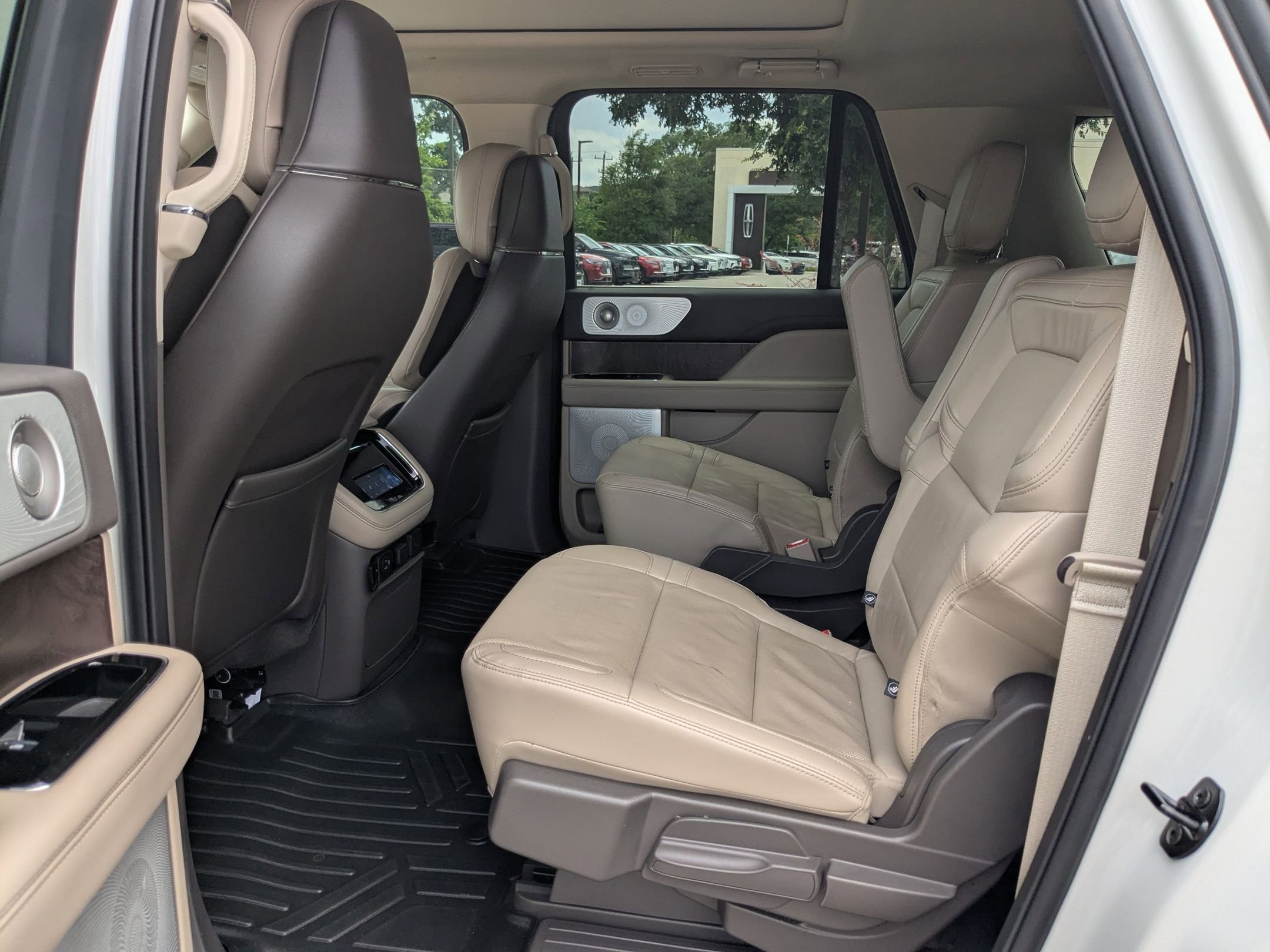 Used 2022 Lincoln Navigator L Reserve AWD/4WD image 12