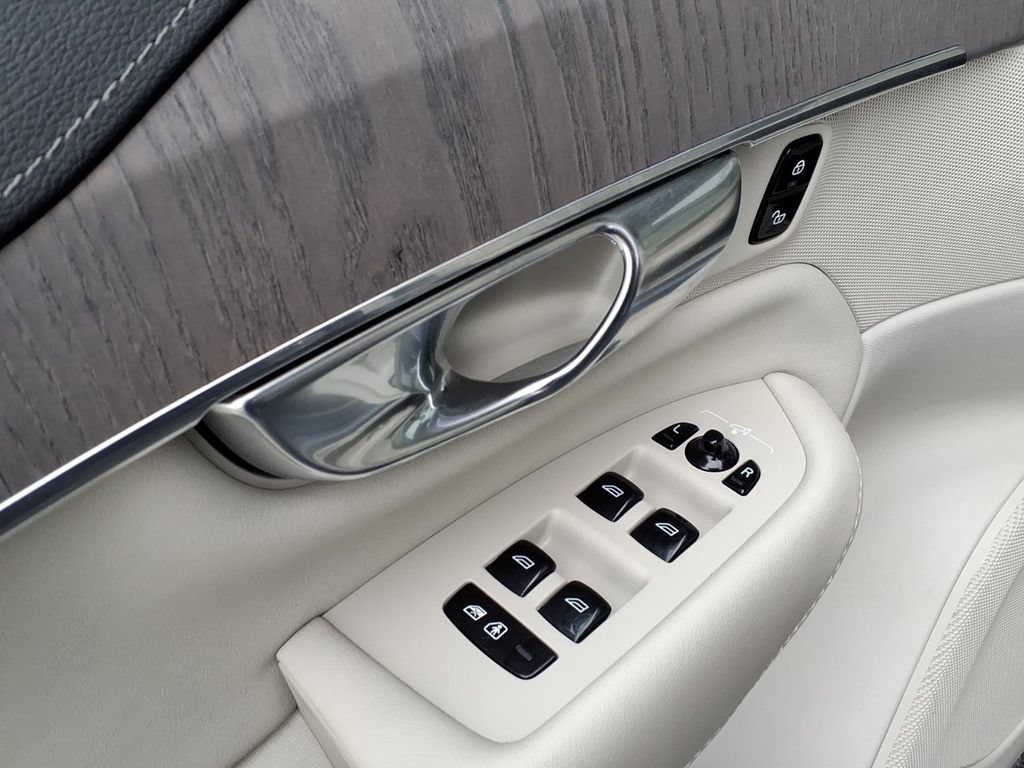 Certified 2022 Volvo XC90 T6 Inscription w/ Advanced Package AWD/4WD image 10