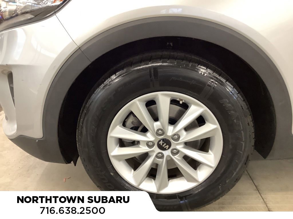 Used 2019 Kia Sorento FWD V6 image 16