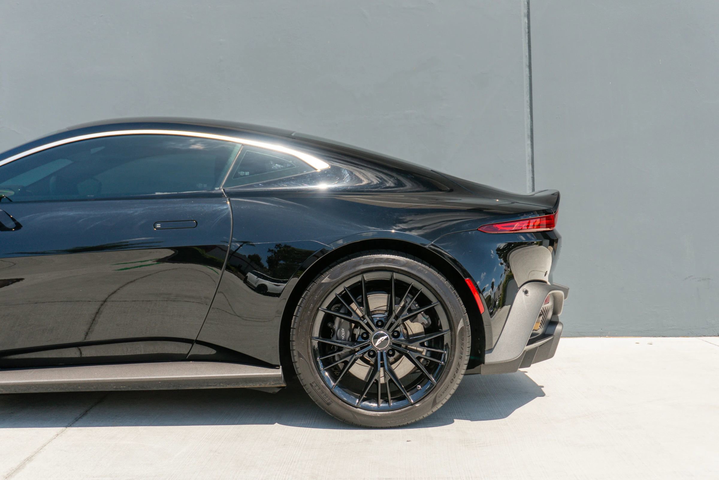Used 2020 Aston Martin V8 Vantage Coupe image 19